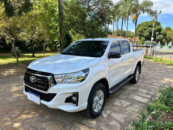 TOYOTA HILUX 2.7 SR 4X2 CD 16V FLEX 4P AUTOMÁTICO